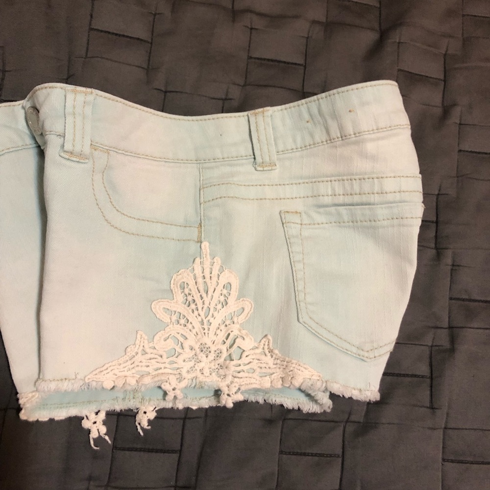 Mossimo Short Shorts - Picture 3 of 4